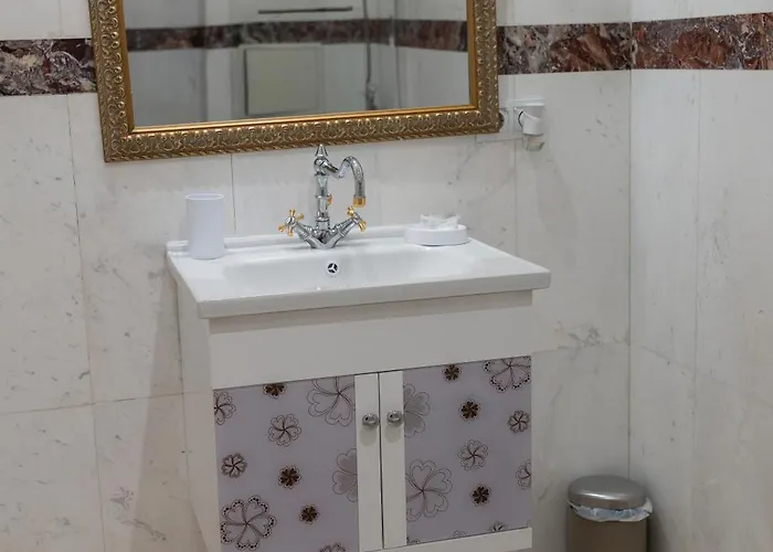 Megy's Next To Ndk アパート